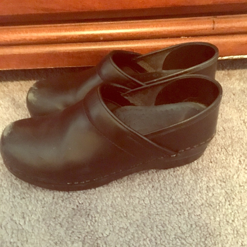 Black Danskos